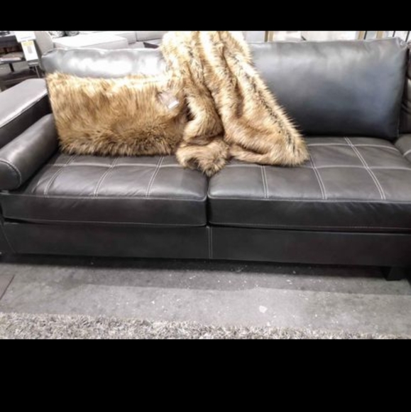 Sectional couch - Picture 3 of 3